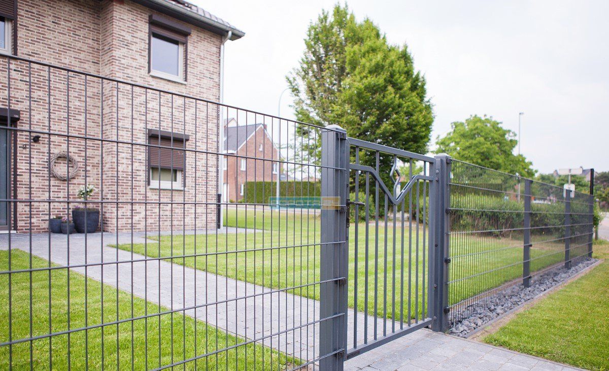сучасні ворота та огорожі дизайн заборів 2020 як замовити паркани для дому